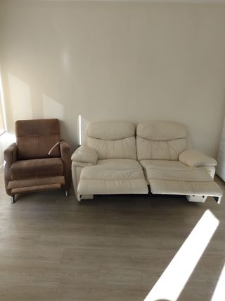 Sofá 2 plazas y sillón + Lámpara