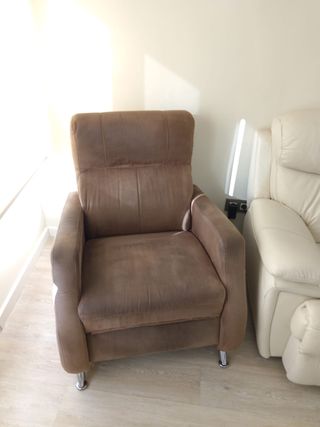 Sofá 2 plazas y sillón + Lámpara