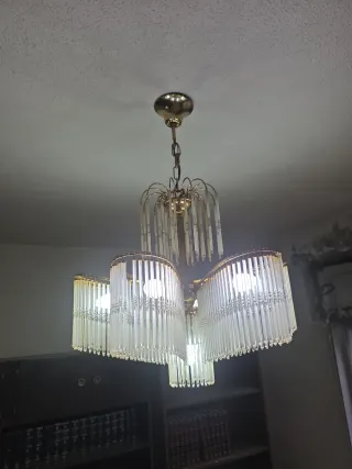 Lámparas de salón doradas y transparentes