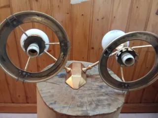 Aplique antiguo doble latón , cristal y cerámica