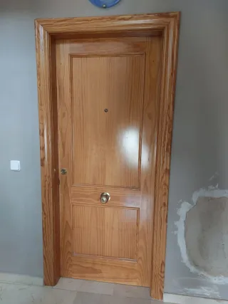 Puerta madera entrada vivienda 82cm