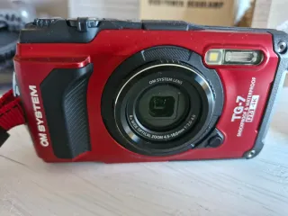 Olympus TG-7 Cámara Digital Roja