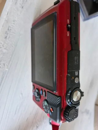 Olympus TG-7 Cámara Digital Roja