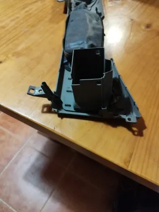 Moldura bajo volante Passat B6 2005-2010