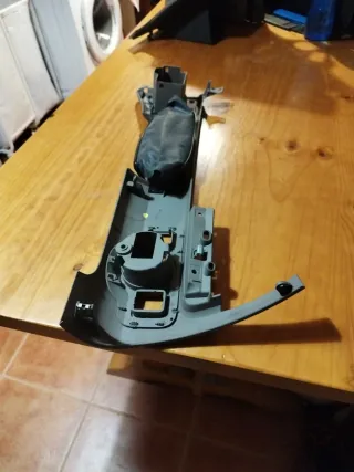 Moldura bajo volante Passat B6 2005-2010