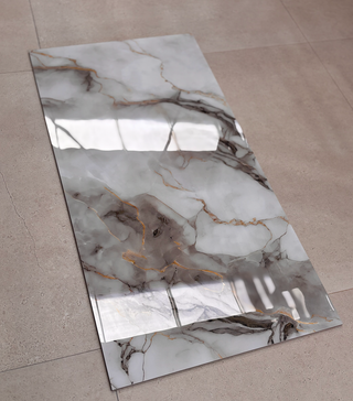 Porcelánico efecto mármol con vetas doradas