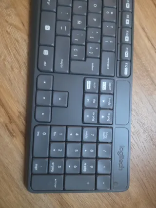 Teclado Logitech Gris y Negro