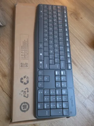 Teclado Logitech Gris y Negro