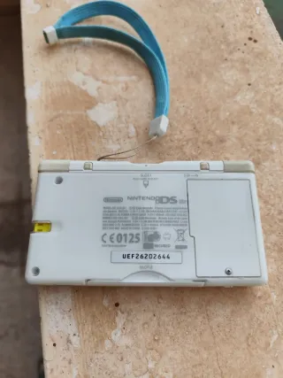 Nintendo DS Blanca con correa para piezas