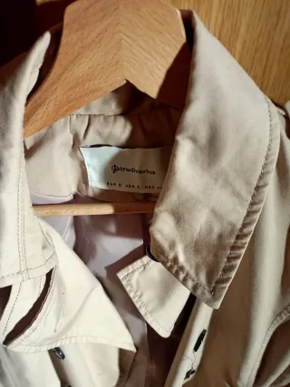 Gabardina Stradivarius Beige
