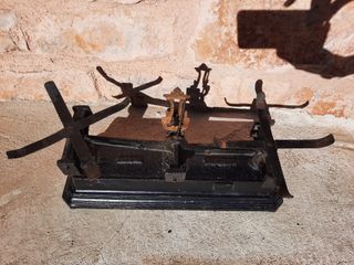 Balanza antigua marca FORCE, pesa hasta 10 kilos