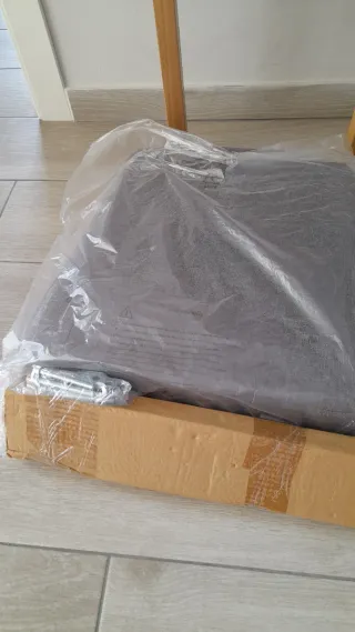 4 sillas salón,  gris con patas de madera