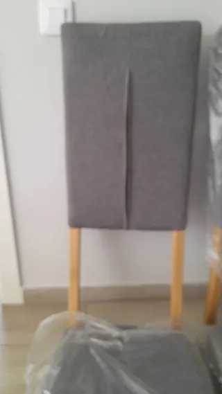 4 sillas salón,  gris con patas de madera