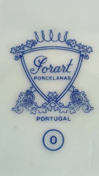Pote de porcelana com flores azuis