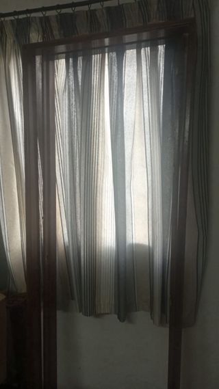 Puerta de madera con cristal