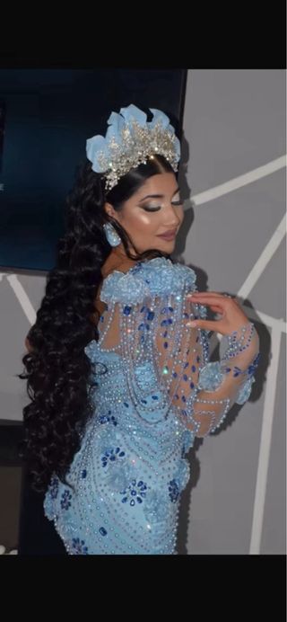 Vestido de fiesta azul con pedrería