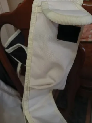 Mochila Reebok cruzada color crema