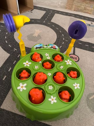 Juego de topos con martillo