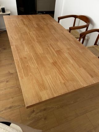 Mesa de comedor de madera