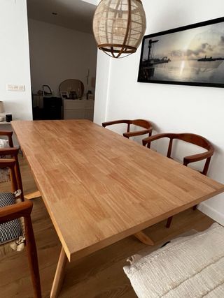 Mesa de comedor de madera