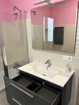 Mueble de baño suspendido con espejo