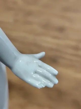 Nao Lladró Niña del Bostezo Porcelana