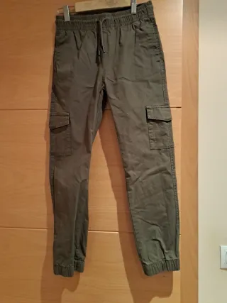 Pantalón cargo verde T. 9/10 (140cm)
