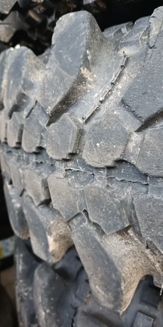 4 Silverstone 31/10.5 R15