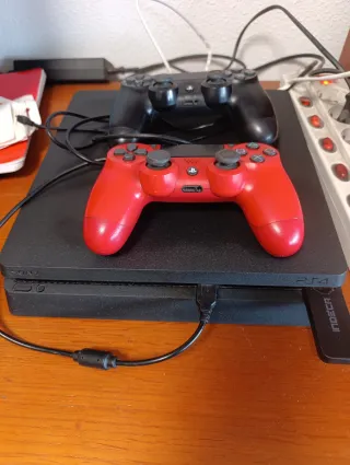 PS4 (PlayStation 4) + 2 Mandos.