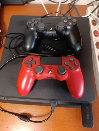 PS4 (PlayStation 4) + 2 Mandos.