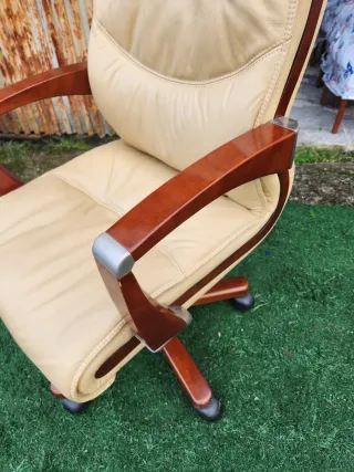 Silla de despacho piel y madera