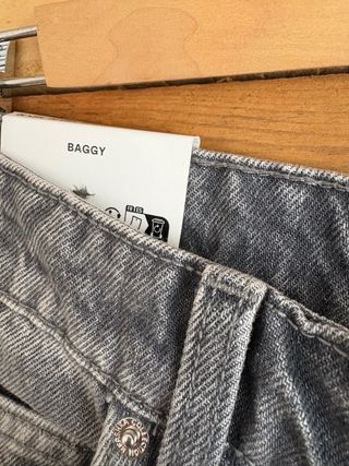 Bermudas Bershka baggy con etiqueta