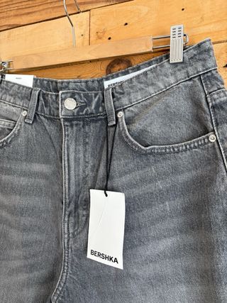 Bermudas Bershka baggy con etiqueta