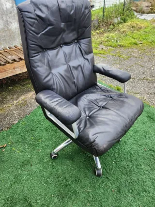 Sillón de despacho de piel negro