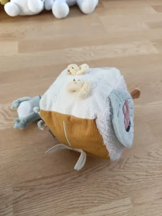 Cubo de actividades para bebés