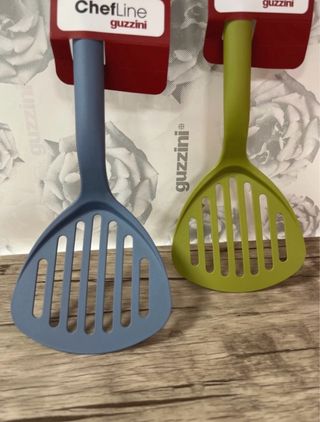 Guzzini Paletta Forata Blu o verde colore a scelta