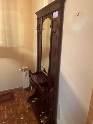 Mueble de esquina vitrina y perchero