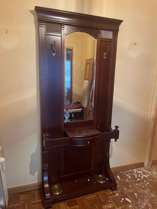 Mueble de esquina vitrina y perchero