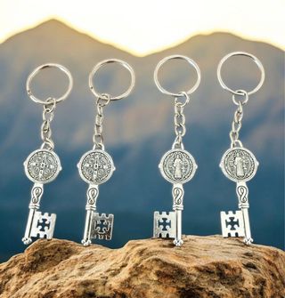 Llavero San Benito Llave Plata