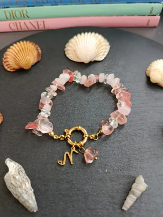 Bracciale pietre rosa e oro con iniziale N