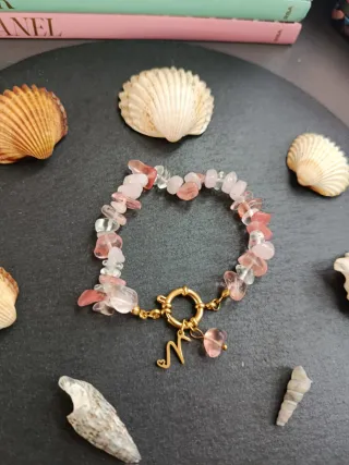 Bracciale pietre rosa e oro con iniziale N