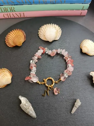 Bracciale pietre rosa e oro con iniziale N