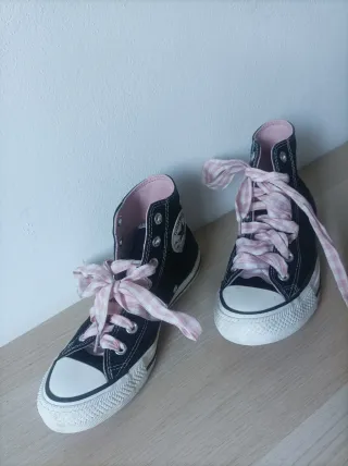 Converse mujer talla 37 negras con cordones rosas