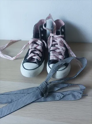 Converse mujer talla 37 negras con cordones rosas