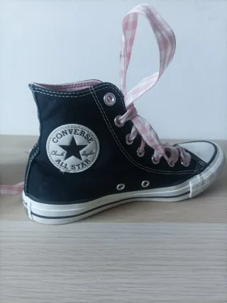 Converse mujer talla 37 negras con cordones rosas