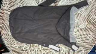 Chubasquero para perro. Largo 58 cm