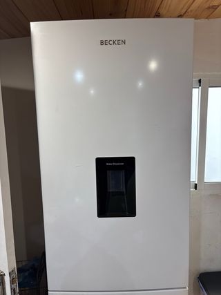 Nevera Combi BECKEN con dispensador