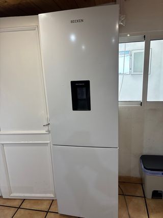 Nevera Combi BECKEN con dispensador