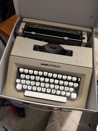 Máquina de escribir Olivetti Lettera 25