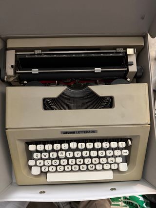 Máquina de escribir Olivetti Lettera 25